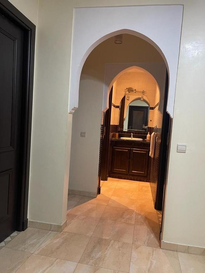 Magnifique Appartement Spacieux Confort Propre Familial 2 Chambres Salon Et Salle A Manger A 20Mn A Pied De Place Jemaa El Fina 4 Piscines Dans Espace De Golf A 12 Mn En Voitures L Entree Est Gratuit Pour La Clientele Ouvert Entre 10H Et 20H Marrakesh Buitenkant foto