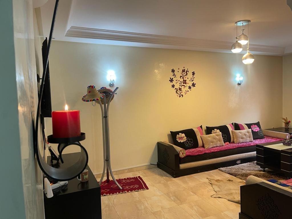 Magnifique Appartement Spacieux Confort Propre Familial 2 Chambres Salon Et Salle A Manger A 20Mn A Pied De Place Jemaa El Fina 4 Piscines Dans Espace De Golf A 12 Mn En Voitures L Entree Est Gratuit Pour La Clientele Ouvert Entre 10H Et 20H Marrakesh Buitenkant foto