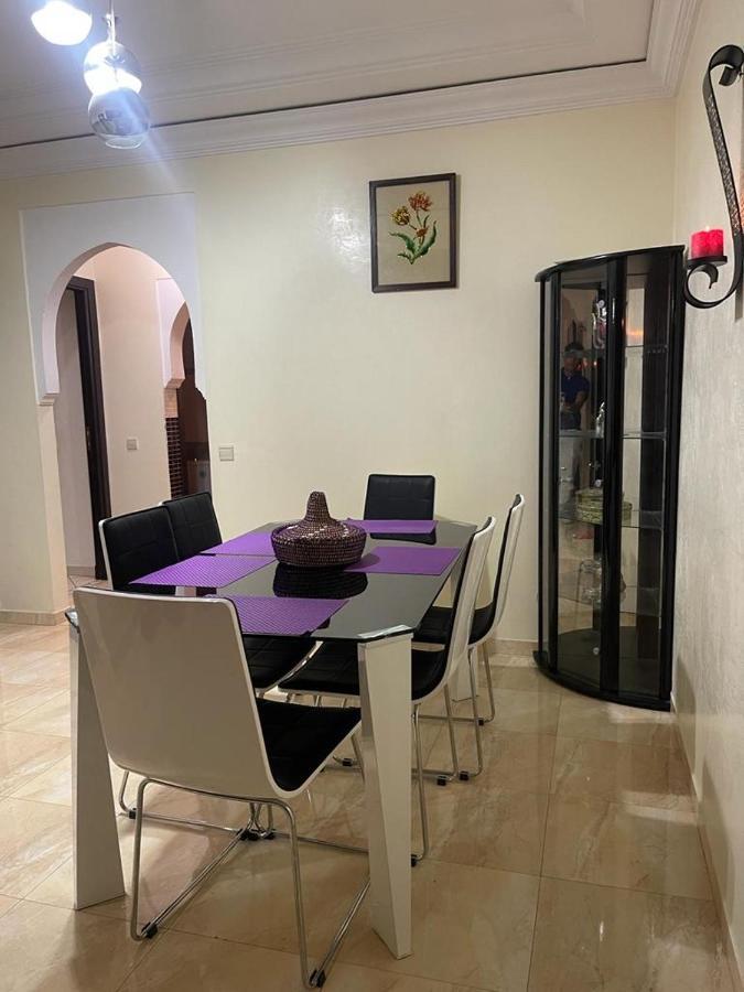 Magnifique Appartement Spacieux Confort Propre Familial 2 Chambres Salon Et Salle A Manger A 20Mn A Pied De Place Jemaa El Fina 4 Piscines Dans Espace De Golf A 12 Mn En Voitures L Entree Est Gratuit Pour La Clientele Ouvert Entre 10H Et 20H Marrakesh Buitenkant foto