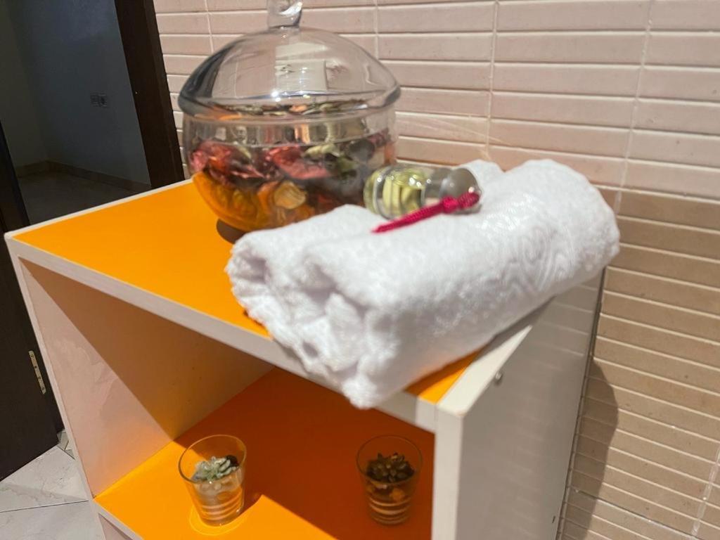 Magnifique Appartement Spacieux Confort Propre Familial 2 Chambres Salon Et Salle A Manger A 20Mn A Pied De Place Jemaa El Fina 4 Piscines Dans Espace De Golf A 12 Mn En Voitures L Entree Est Gratuit Pour La Clientele Ouvert Entre 10H Et 20H Marrakesh Buitenkant foto