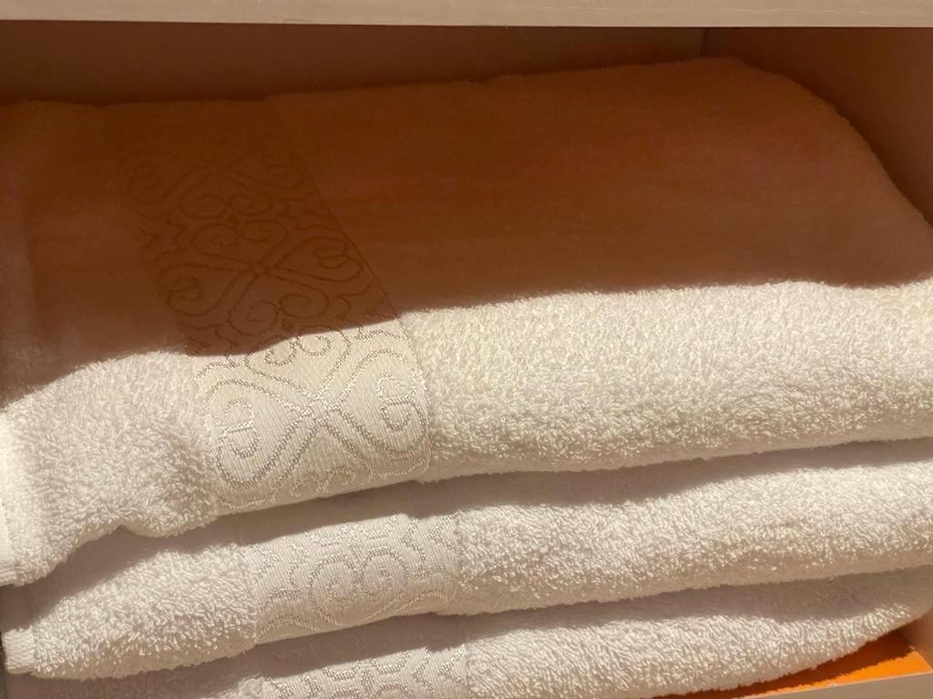 Magnifique Appartement Spacieux Confort Propre Familial 2 Chambres Salon Et Salle A Manger A 20Mn A Pied De Place Jemaa El Fina 4 Piscines Dans Espace De Golf A 12 Mn En Voitures L Entree Est Gratuit Pour La Clientele Ouvert Entre 10H Et 20H Marrakesh Buitenkant foto