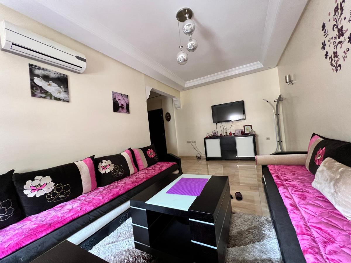 Magnifique Appartement Spacieux Confort Propre Familial 2 Chambres Salon Et Salle A Manger A 20Mn A Pied De Place Jemaa El Fina 4 Piscines Dans Espace De Golf A 12 Mn En Voitures L Entree Est Gratuit Pour La Clientele Ouvert Entre 10H Et 20H Marrakesh Buitenkant foto