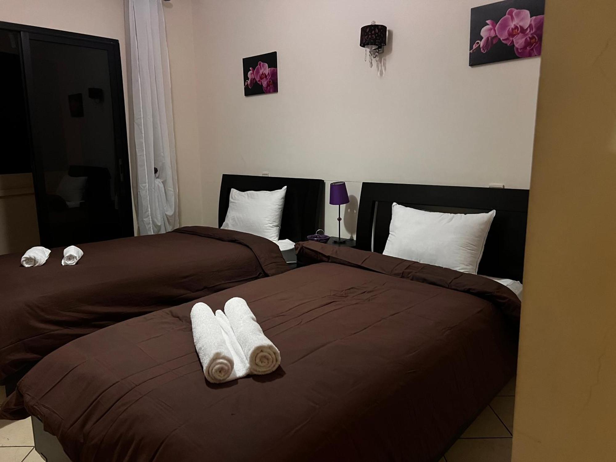 Magnifique Appartement Spacieux Confort Propre Familial 2 Chambres Salon Et Salle A Manger A 20Mn A Pied De Place Jemaa El Fina 4 Piscines Dans Espace De Golf A 12 Mn En Voitures L Entree Est Gratuit Pour La Clientele Ouvert Entre 10H Et 20H Marrakesh Buitenkant foto