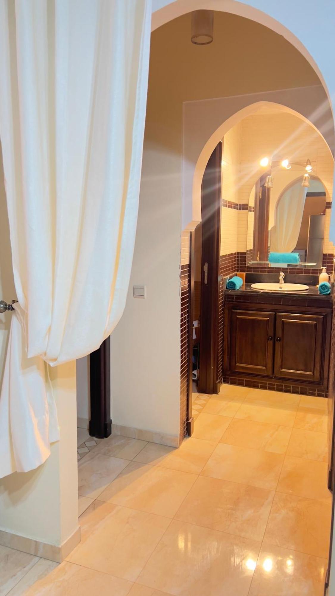 Magnifique Appartement Spacieux Confort Propre Familial 2 Chambres Salon Et Salle A Manger A 20Mn A Pied De Place Jemaa El Fina 4 Piscines Dans Espace De Golf A 12 Mn En Voitures L Entree Est Gratuit Pour La Clientele Ouvert Entre 10H Et 20H Marrakesh Buitenkant foto