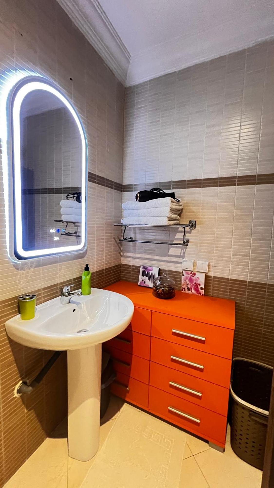 Magnifique Appartement Spacieux Confort Propre Familial 2 Chambres Salon Et Salle A Manger A 20Mn A Pied De Place Jemaa El Fina 4 Piscines Dans Espace De Golf A 12 Mn En Voitures L Entree Est Gratuit Pour La Clientele Ouvert Entre 10H Et 20H Marrakesh Buitenkant foto