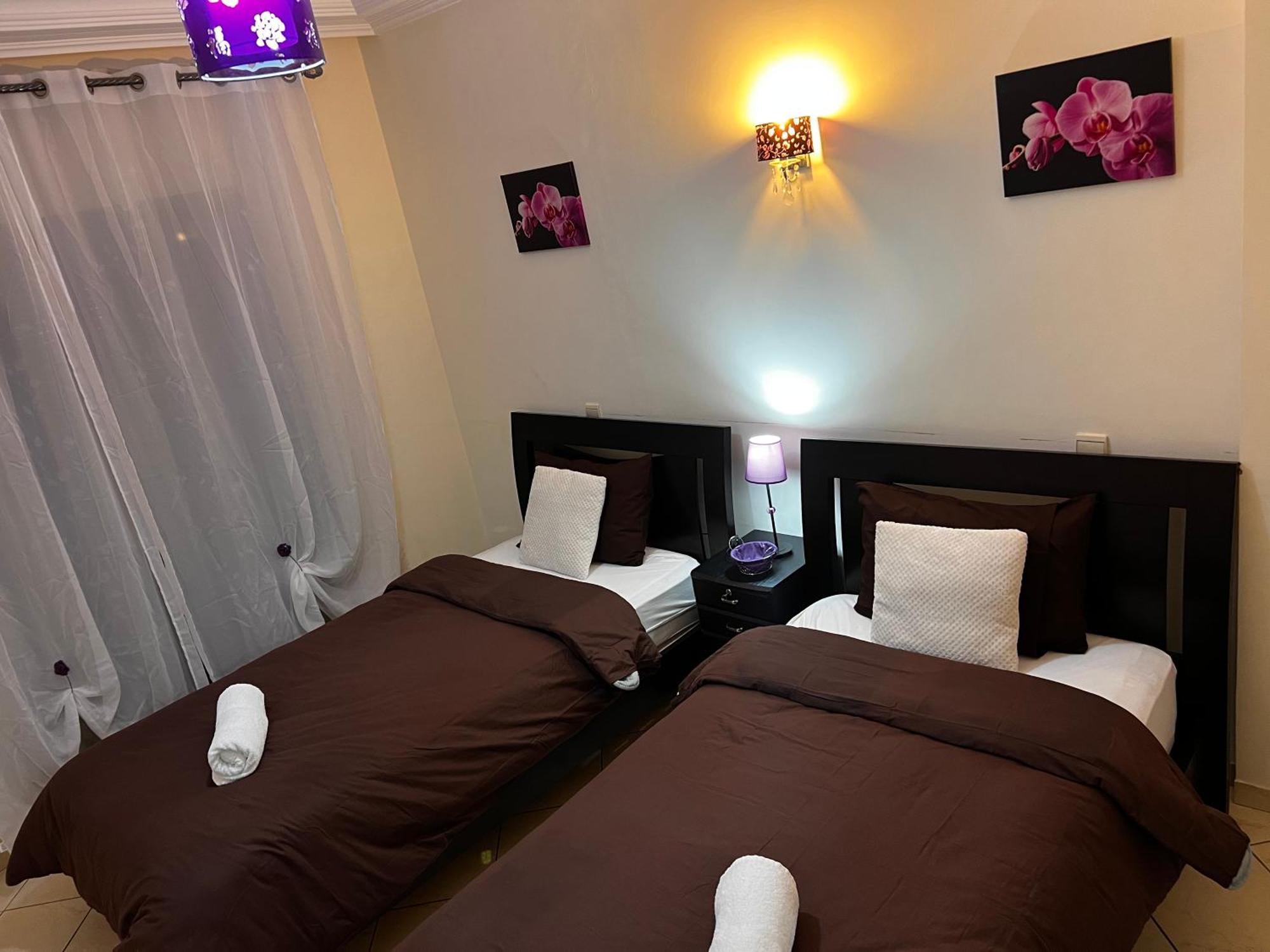 Magnifique Appartement Spacieux Confort Propre Familial 2 Chambres Salon Et Salle A Manger A 20Mn A Pied De Place Jemaa El Fina 4 Piscines Dans Espace De Golf A 12 Mn En Voitures L Entree Est Gratuit Pour La Clientele Ouvert Entre 10H Et 20H Marrakesh Buitenkant foto