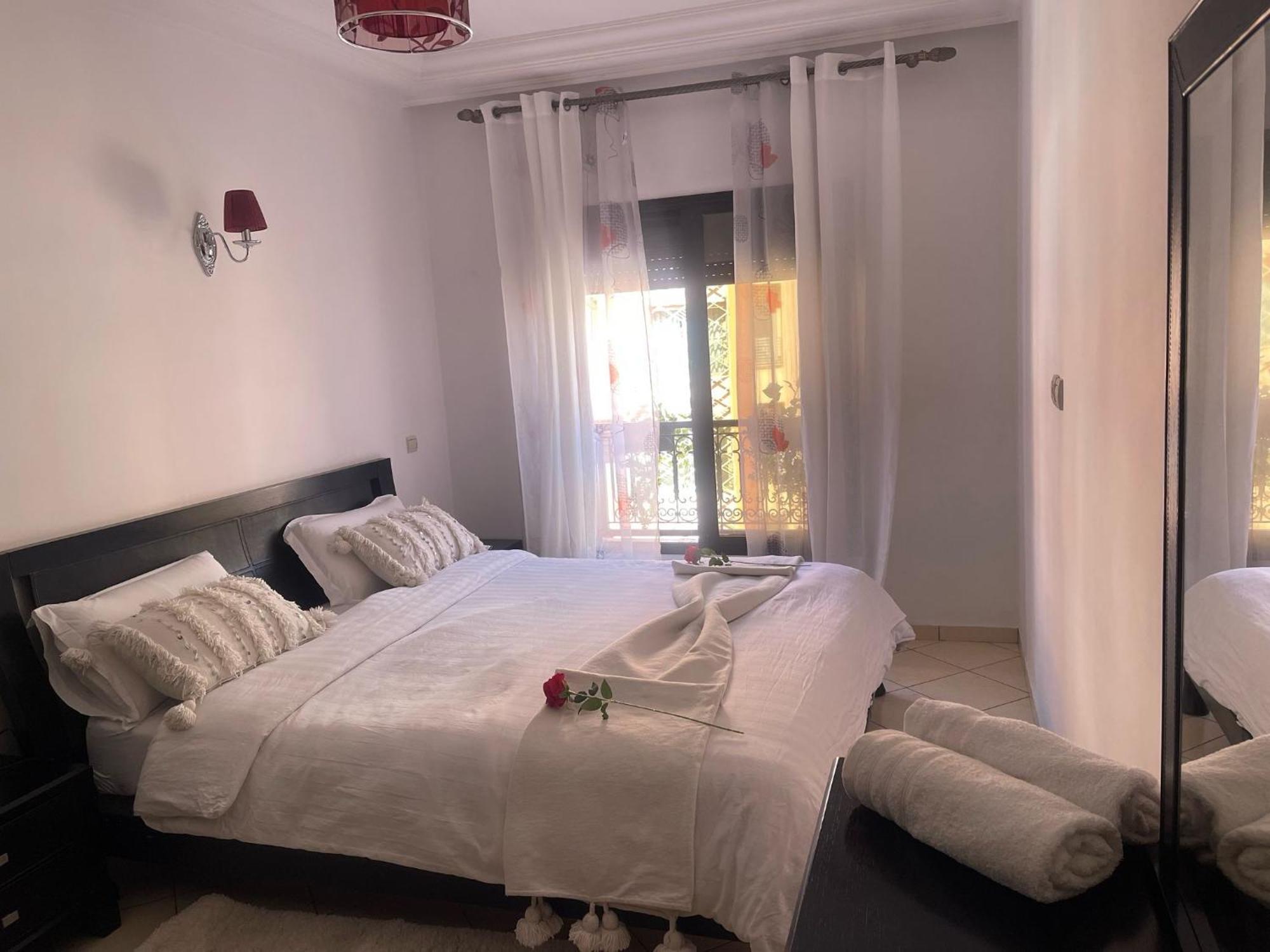Magnifique Appartement Spacieux Confort Propre Familial 2 Chambres Salon Et Salle A Manger A 20Mn A Pied De Place Jemaa El Fina 4 Piscines Dans Espace De Golf A 12 Mn En Voitures L Entree Est Gratuit Pour La Clientele Ouvert Entre 10H Et 20H Marrakesh Buitenkant foto